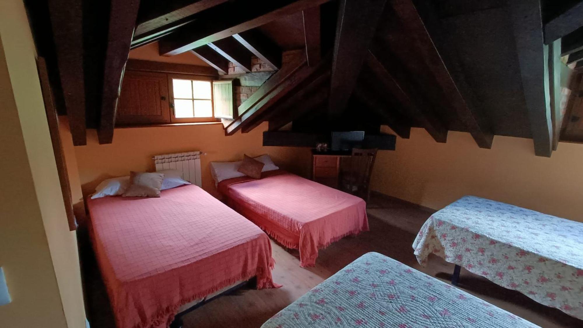 Trisileja Posada El Manjon Barros Esterno foto