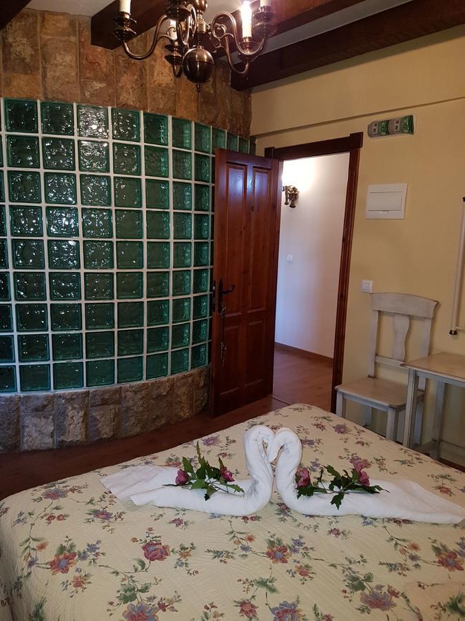 Trisileja Posada El Manjon Barros Esterno foto